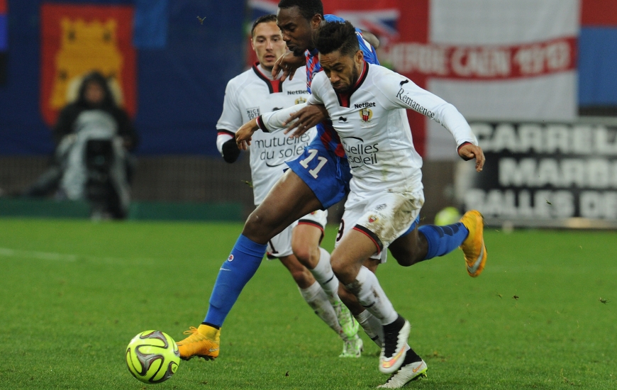 Suspendu à Rennes, Jordan Amavi qui revient dans le groupe niçois devrait retrouver sa place de titulaire sur le flanc gauche de la défense des Aiglons.