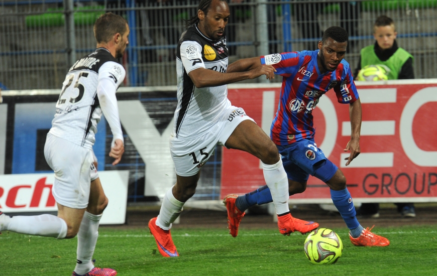 Les anciens caennais Reynald Lemaître et Jérémy Sorbon, capitaine de Guingamp, ont parfaitement muselé les offensives de Thomas Lemar et des Normands.