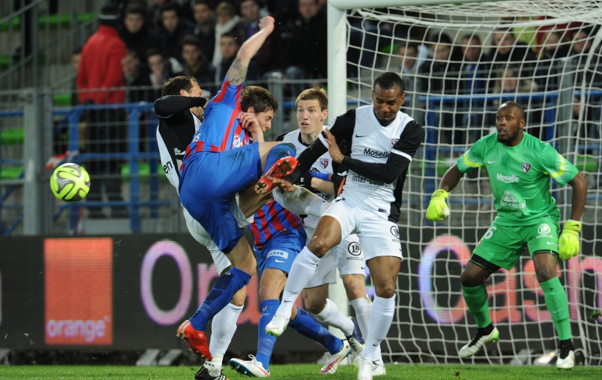 S'il s'est démené sur le front de l'attaque, Emiliano Sala, comme tous ses partenaires, a constamment buté sur la défense messine.