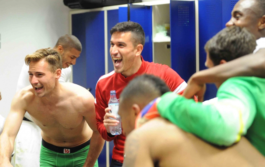 Dans les vestiaires de Furiani, les Normands peuvent laisser éclater leur joie. Grâce à leur match nul face aux Bastiais, ils évolueront en Ligue 1 la saison prochaine. 