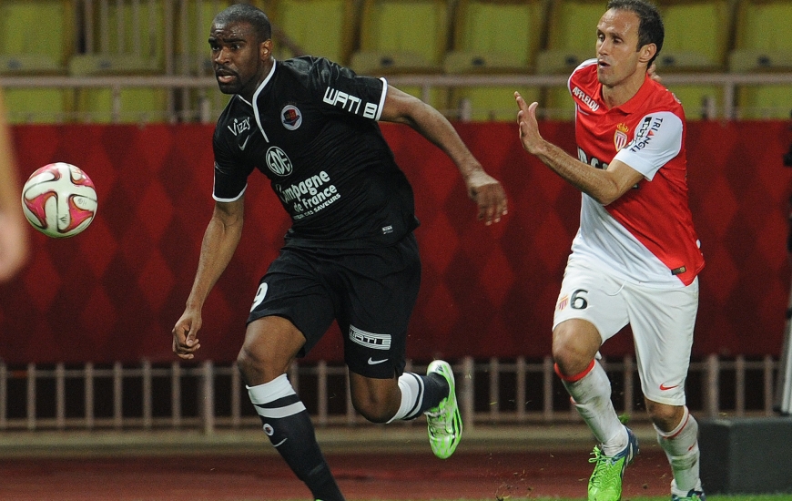 Comme lors du match aller où les deux équipes s'étaient quittées dos à dos (2-2), les routes de Sloan Privat et Ricardo Carvalho pourraient de nouveau se croiser.