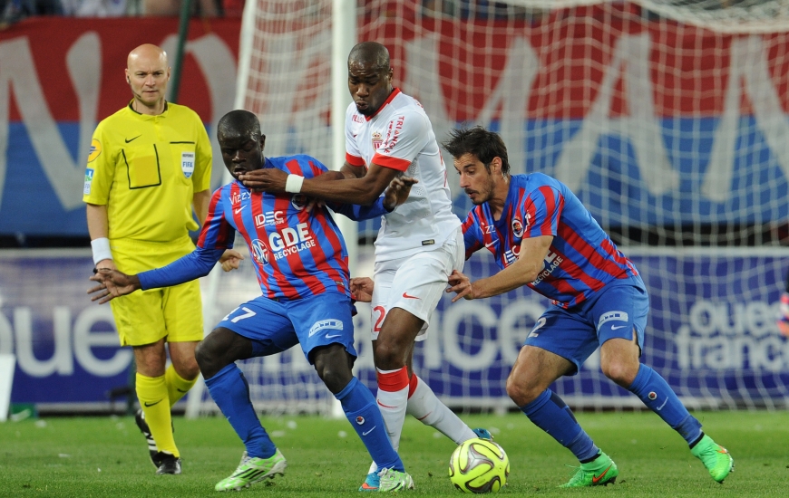 Ressentant le besoin de se régénérer, N'Golo Kanté, Nicolas Seube, ici à la lutte avec Geoffrey Kondogbia, et les Caennais vont bénéficier de trois jours de coupure.