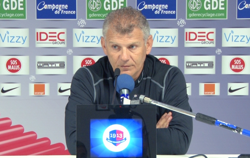 Patrice Garande face à la presse lors de la conférence avant le déplacement au Montpellier HSC.