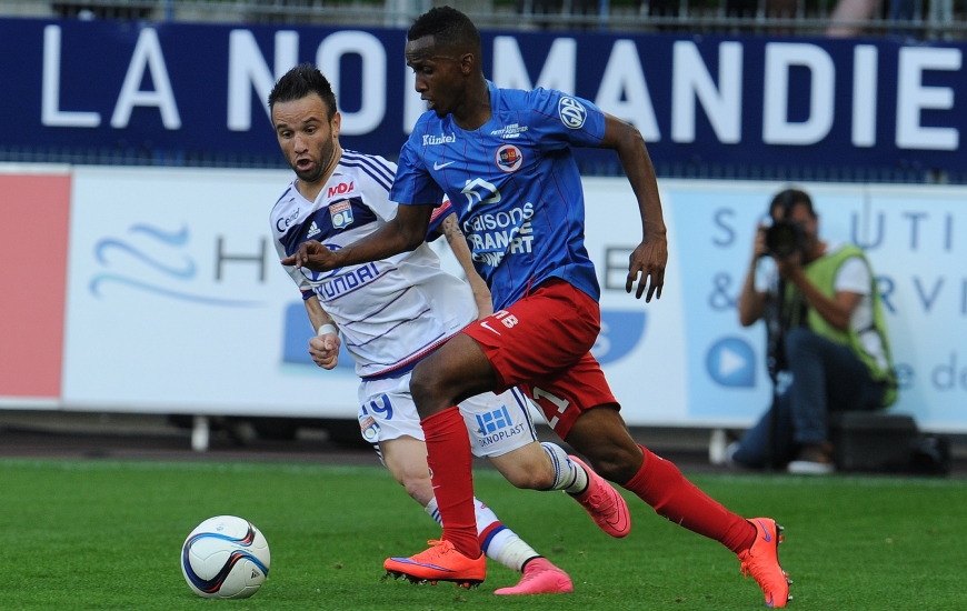 Compte tenu du forfait d'Emmanuel Imorou, Chaker Alhadhur pourrait retrouver une place dans le onze titulaire du Stade Malherbe au poste de latéral gauche.