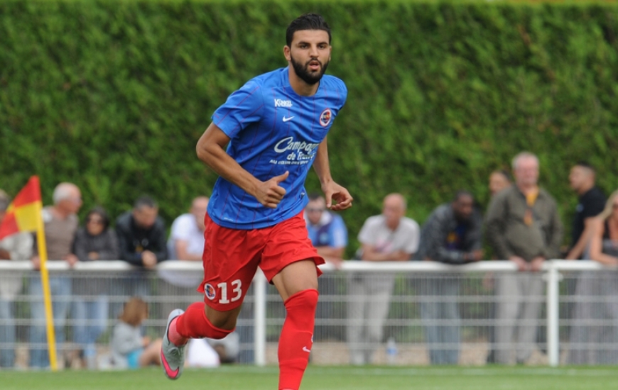 Même s'il avoue une préférence pour l'axe gauche de la charnière centrale, Syam Ben Youssef peut également très bien évoluer à droite. "Ça ne pose aucun problème".