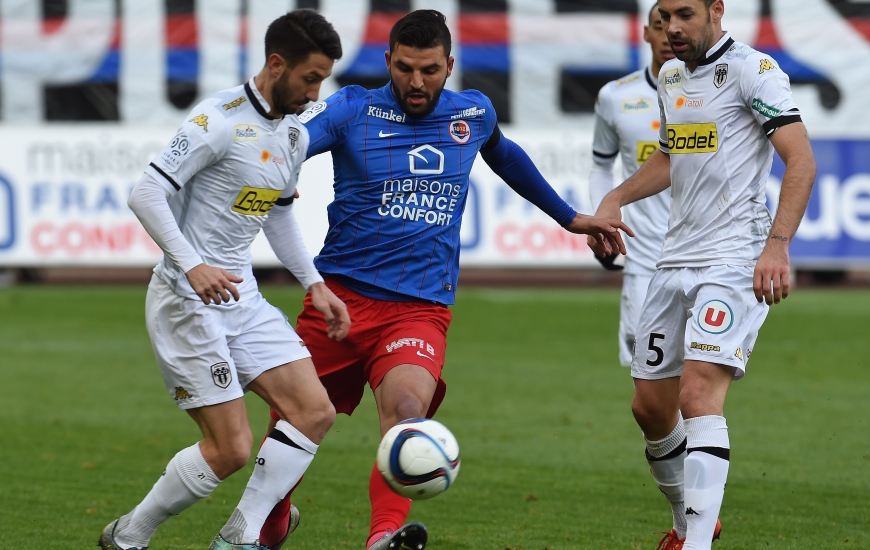Compte tenu de la suspension d'Alaeddine Yahia, Syam Ben Youssef qui était déjà entré en jeu contre Angers devrait connaître une cinquième titularisation en Ligue 1 à Bordeaux.