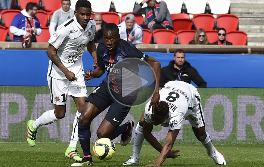 Buteur puis passeur décisif, Blaise Matuidi, qui échappe, ici, à Jordan Nkololo et Jordan Leborgne, a été monstrueux d'activité dans le cœur du jeu.