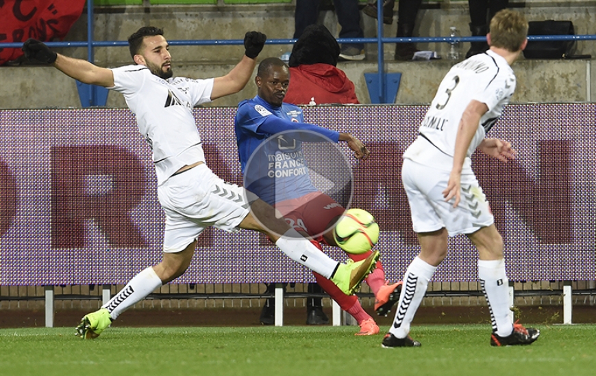 Rentré à la pause à la place de "JV" Makengo, Christian Kouakou, arrivé lors du dernier jour du mercato hivernal, a connu son baptême du feu sous le maillot "Bleu et Rouge".