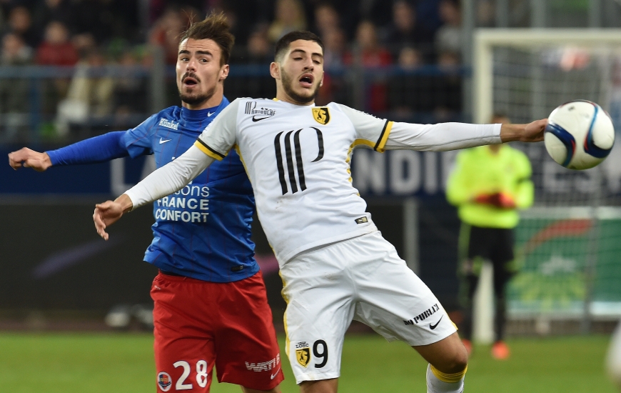 Auteur d'un doublé à l'aller, Yassine Benzia, ici, à la lutte avec Damien Da Silva, avait été le bourreau du club normand et l'un des principaux artisans de la victoire du LOSC.