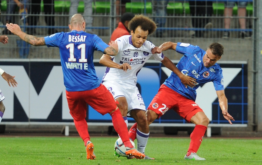 Depuis la reprise de la Ligue 1, Damien Da Silva a déjà livré de sacrés duels avec quelques attaquants comme, ici, avec le Toulousain Martin Braithwaite.