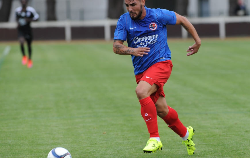 Premier match sous les couleurs "Bleu et Rouge" et premier but pour le nouveau n°9 du Stade Malherbe, Andy Delort qui a ouvert le score contre Vannes.