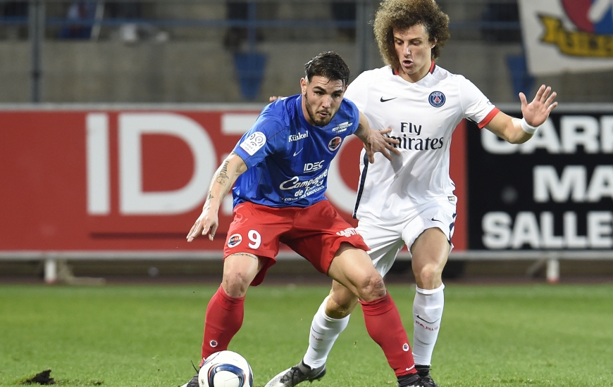 Suspendu en quarts de finale de la Ligue des Champions, David Luiz, ici, en duel avec Andy Delort, devrait retrouver une place de titulaire dans le onze de départ de Laurent Blanc.