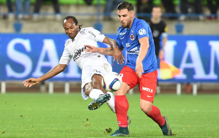 Depuis le retour de blessure de Jérémy Sorbon, ici, en train de s'interposer devant Andy Delort, Guingamp a enchaîné trois victoires et un nul lors des cinq dernières journées.