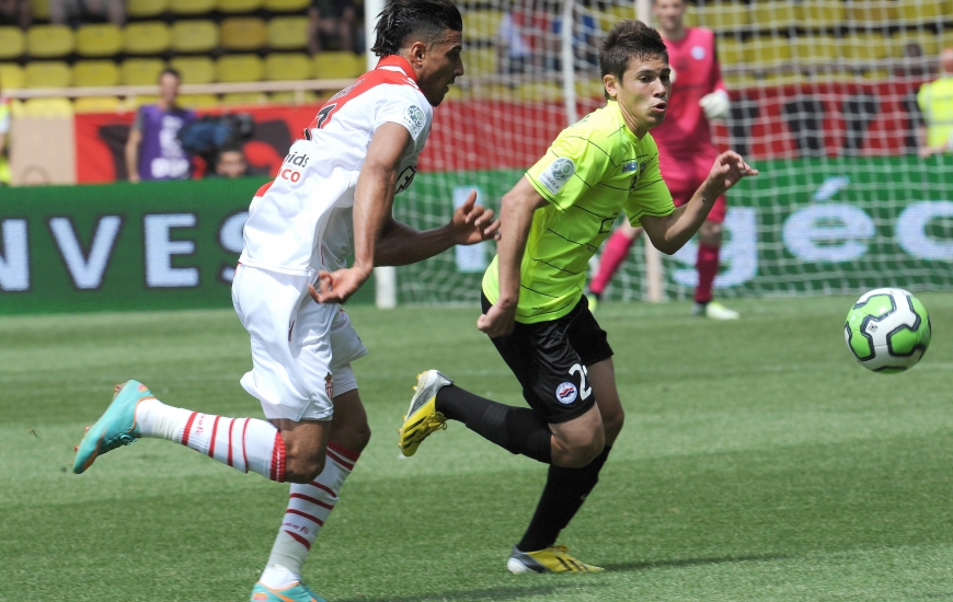Dans un choc au sommet pour la montée en Ligue 1, Raphaël Guerreiro et les Caennais avaient dominé les Monégasques de Lucas Ocampos. Le seul succès du SMC en Principauté.