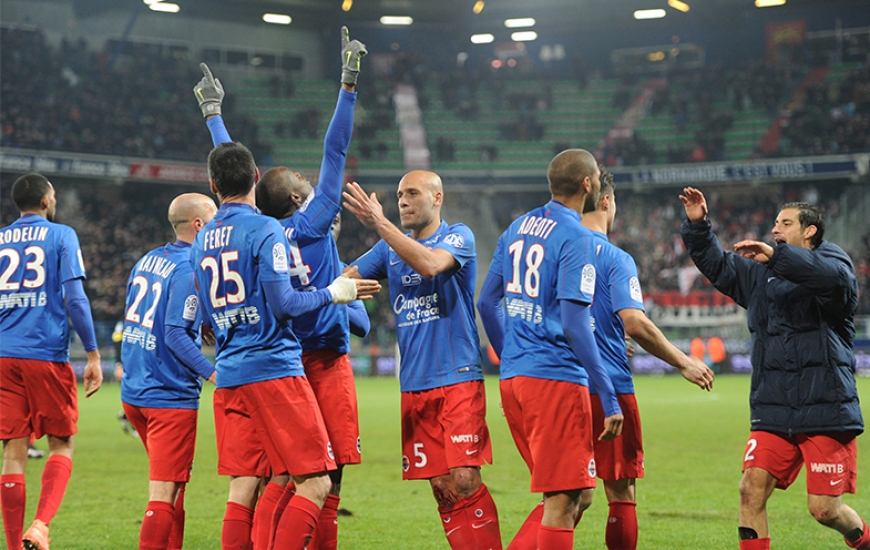 Rentré en jeu à la 84', Christian Kouakou a égalisé quatre minutes plus tard d'un ciseau retourné ; le premier but sous le maillot "Bleu et Rouge" de l'Ivoirien.