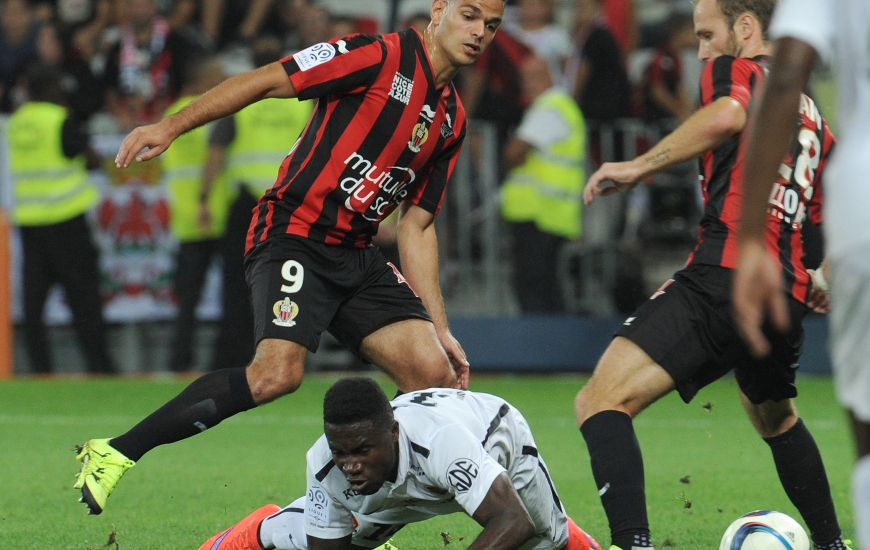 A l'image de Jeff Louis qui disputait ses premières minutes sous le maillot "Bleu et Rouge", le Stade Malherbe est tombé pour la première fois sur la pelouse de l'Allianz Riviera.