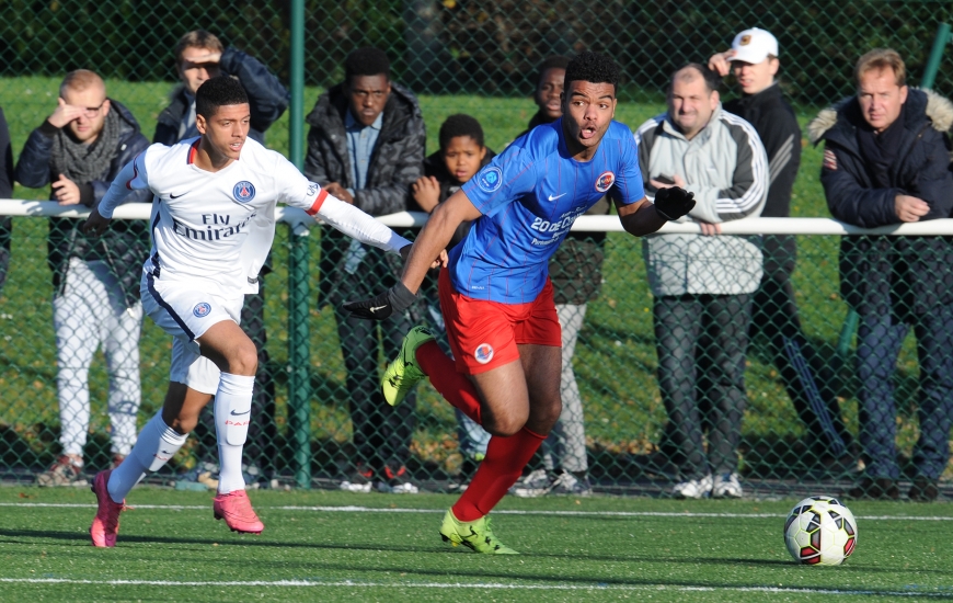 Christopher Opéri, ici contre le PSG, pourrait faire partie des éléments, habitués à jouer dans les catégories supérieures, susceptibles de renforcer l'équipe de Frank Dechaume.