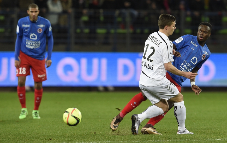 Touché à l'épaule en fin de match, Ismaël Diomandé pourrait souffrir d'une luxation. En cas d'opération, le milieu défensif prêté par Saint-Etienne devrait être absent deux mois.