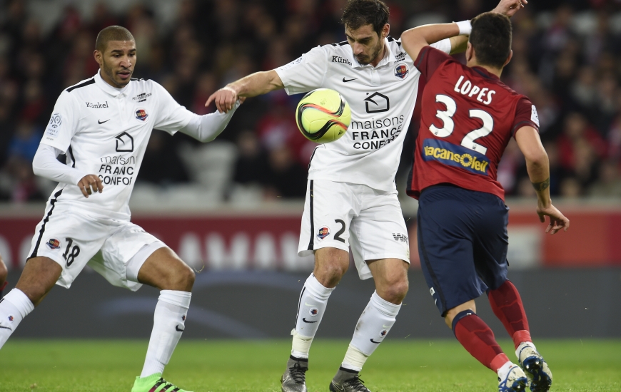 Titulaire en position de sentinelle, Nicolas Seube a participé à son 201e match en première division sous les couleurs "Bleu et Rouge" ; record d'Yvan Lebourgeois battu.