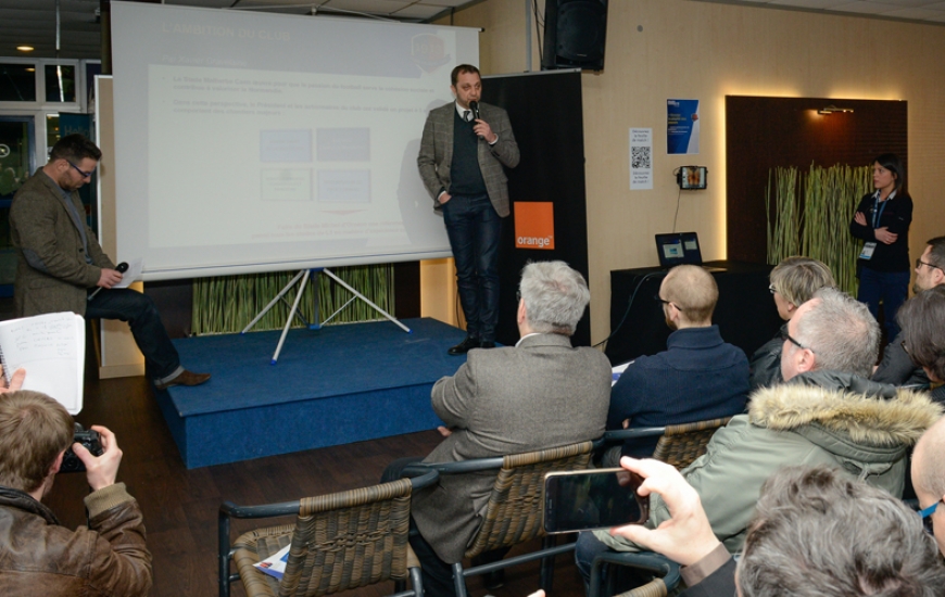 Lors d'une conférence de presse en amont de la réception de Reims, Xavier Gravelaine, le DG du Stade Malherbe, a présenté, en compagnie de Boris Helleu (à gauche) le hackathon.