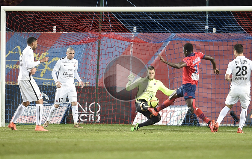 Malgré cette sortie pleine d'autorité dans les pieds de Kader Mangane, Rémy Vercoutre n'a pu empêcher la défaite du Stade Malherbe face au Gazélec Ajaccio.