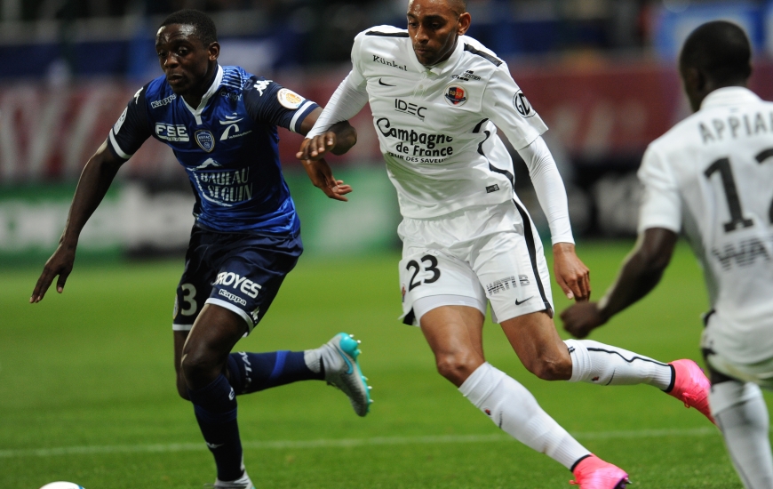 Pour sa première sous le maillot caennais, Ronny Rodelin a déjà trouvé des affinités sur le plan technique avec de nombreux partenaires comme Julien Féret et Andy Delort.