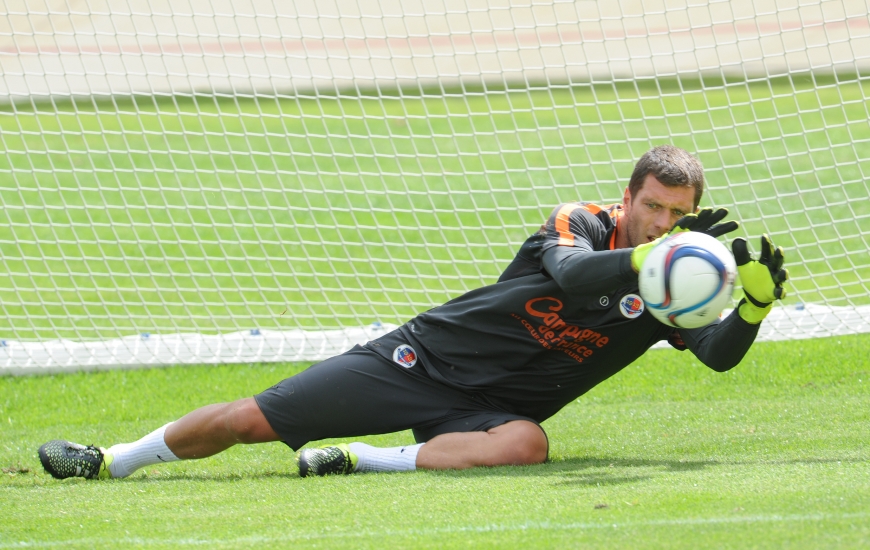 Si Louis Deschateaux figure pour la première fois dans le groupe professionnel, c'est bien Rémy Vercoutre qui disputera les 90' dans les cages caennaises.