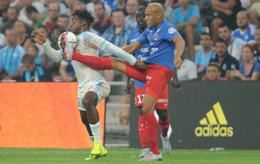 A l'image de cette intervention d'Alaeddine Yahia, Patrice Garande attend de son équipe un comportement défensif similaire à ce lui affiché au Vélodrome.