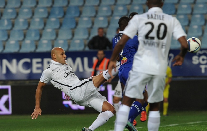 Sorti peu après la demi-heure de jeu à Guingamp à cause d'une alerte aux adducteurs, Alaeddine Yahia dont le test il y a 48 heures s'est avéré concluant tiendra sa place.