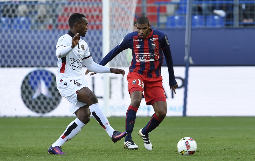 Dans une position de "libéro" à Nancy, Jordan Adéoti a changé de place avec Alaeddine Yahia contre Nice, se décalant axe gauche. "Peu importe le côté, ça ne me dérange pas".