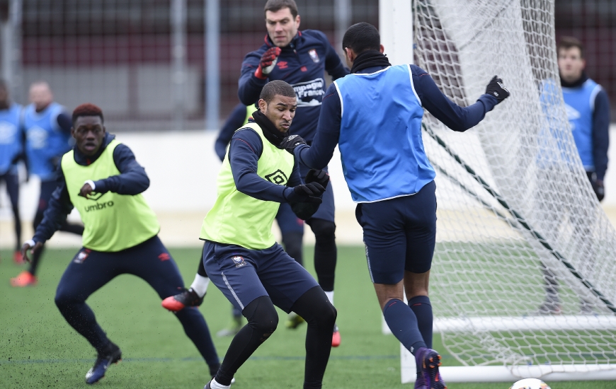 Pour ce match en retard, Patrice Garande a reconduit le même groupe que contre Lyon avec, entre autres, Jordan Adéoti, Ronny Rodelin, Rémy Vercoutre et JV Makengo.