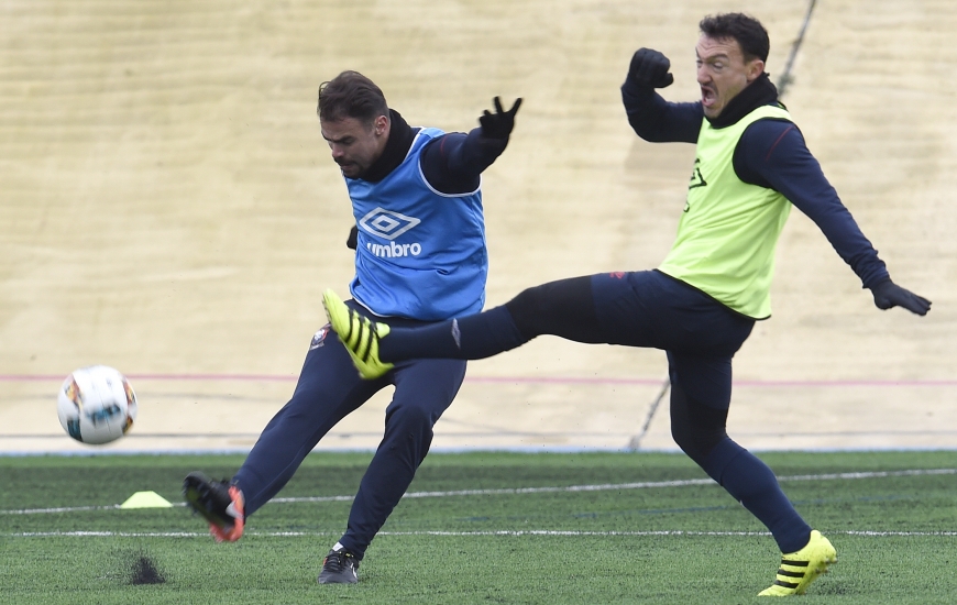 Après avoir purgé son match de suspension contre Sainte-Geneviève-des-Bois, Damien Da Silva, ici avec Steed Malbranque, devrait retrouver les "18" Caennais.