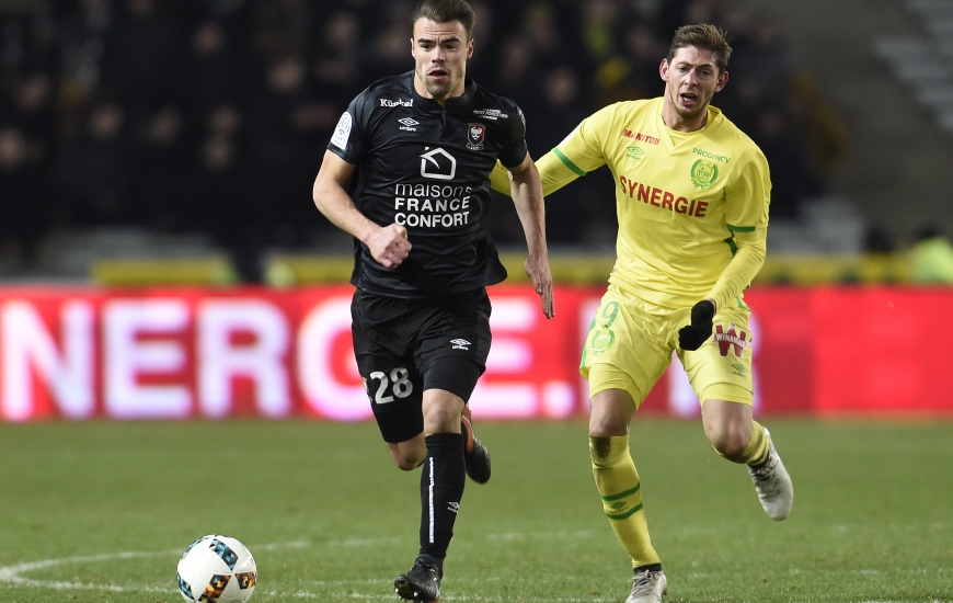 Ayant fini le match à Metz comme latéral droit, Damien Da Silva constitue une des solution pour pallier les absences conjuguées de Frédéric Guilbert et Romain Genevois.