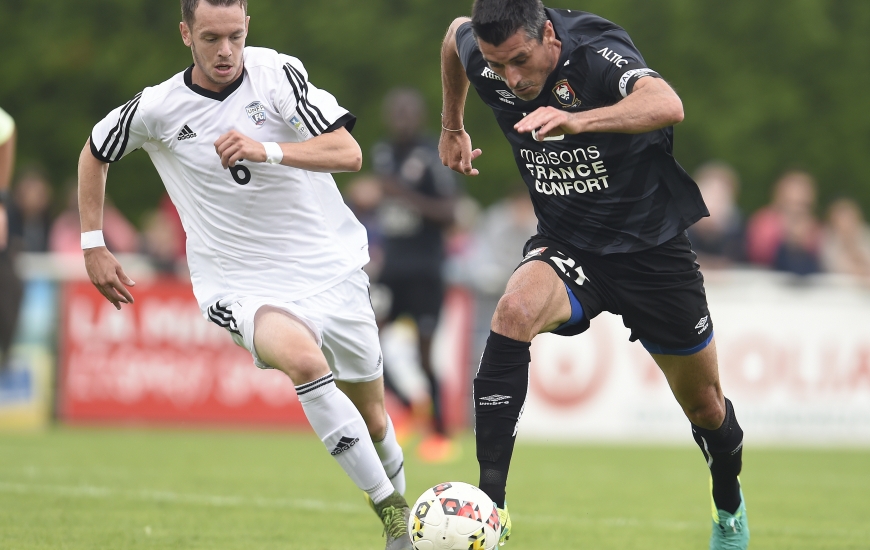 Neuvième meilleur buteur de Ligue 1 en activité avec 44 réalisations, Julien Féret sera, entre autres, chargé d'alimenter en ballon Ivan Santini, le nouvel attaquant du SMC.