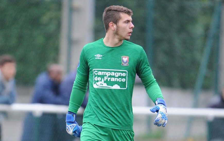 En repoussant sur son poteau un penalty à deux minutes de la fin du temps réglementaire, Thomas Callens a scellé la qualification du Stade Malherbe en 1/32e de finale.