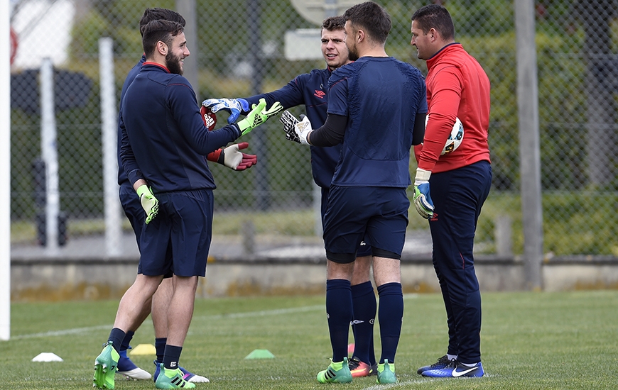 Le futur portier du Stade Malherbe dans la catégorie U17 travaillera, entre autres, avec Eddy Costil, entraîneur des gardiens du centre de formation, ici, avec Paul Reulet, Thomas Callens, Romain Branger et Arthur Kinder.