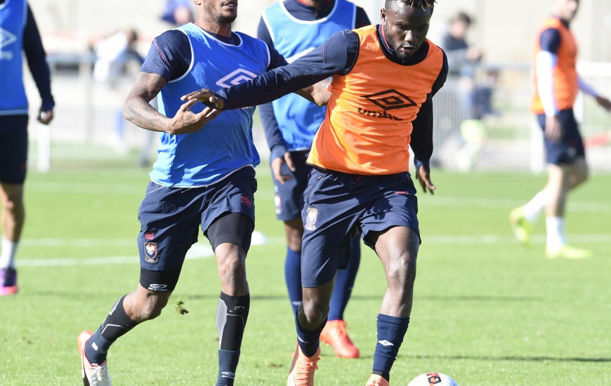 Plusieurs fois appelé avec le groupe "pro" à l'entraînement, Durel Avounou intègre pour la première fois les "18" pour un match de championnat.