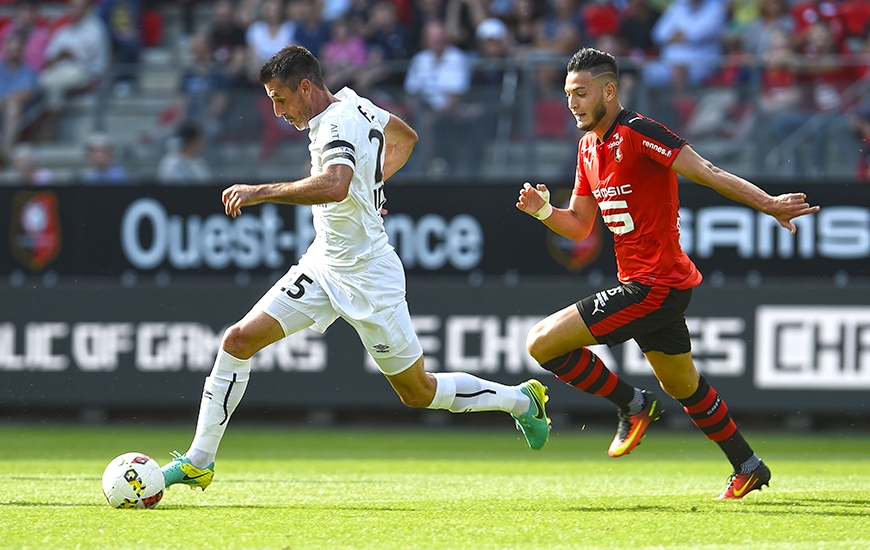 La confrontation entre le Stade Malherbe de Julien Féret et le Stade Rennais de Ramy Bensebaini sera diffusée en intégralité sur beIN Sports max 7.