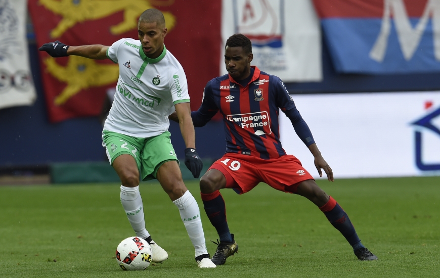 Pour sa première titularisation en Ligue 1 depuis le 16 avril, Jordan Leborgne, ici face au Stéphanois Kévin Monnet-Paquet, a été aligné comme latéral droit.