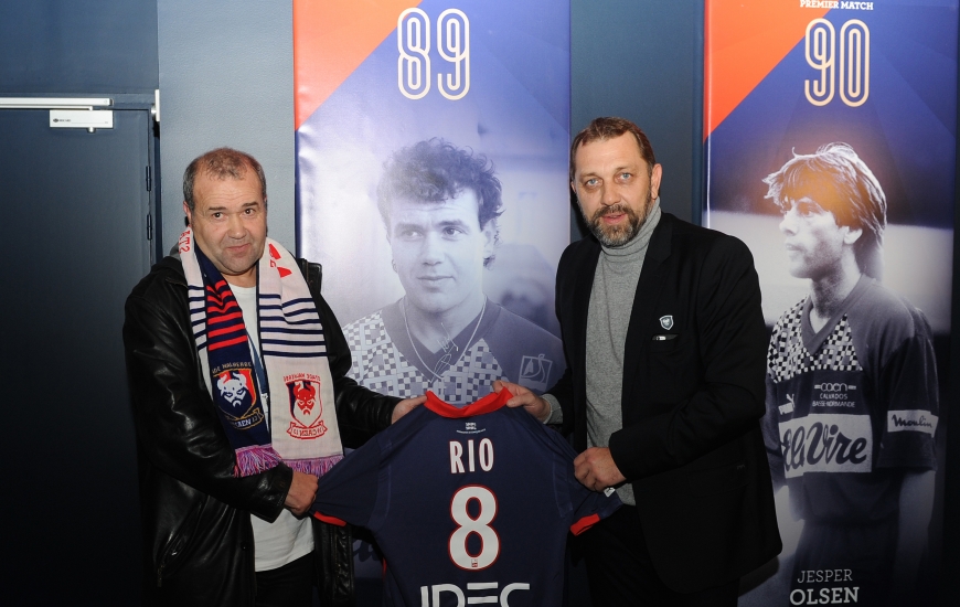 Joueur du Stade Malherbe pendant trois saisons entre 1989 et 1992, Michel Rio a retrouvé samedi soir l'un de ses anciens coéquipiers de l'époque : un certain Xavier Gravelaine.