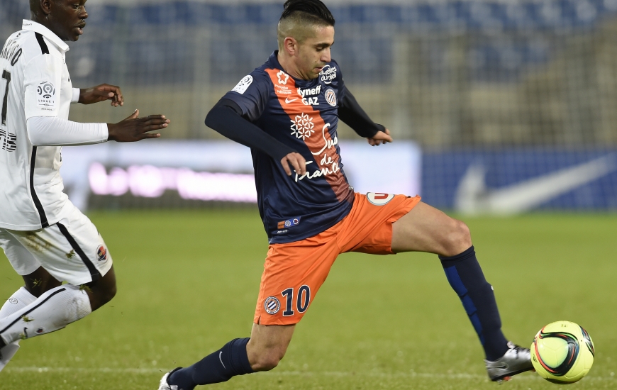 Buteur, à deux reprises, mais aussi passeur décisif, le meneur de jeu Ryad Boudebouz, ici, sous le regard de Jean-Victor Makengo, constitue l'atout offensif n°1 de Montpellier.