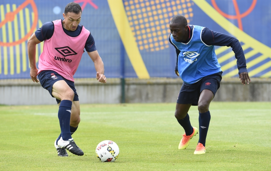 Pour la première fois, les supporters "Bleu et Rouge" vont découvrir les recrues du SMC comme Steed Malbranque et Mouhamadou Dabo sous leurs nouvelles couleurs.
