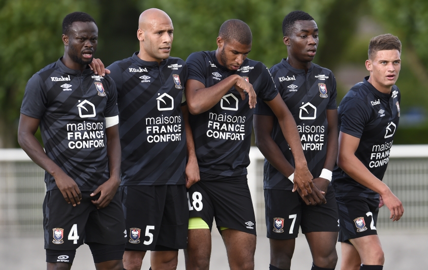 Après avoir évolué avec leur maillot noir extérieur contre Avranches, les Caennais étrenneront leur troisième tenue, tout en blanc, face au Havre.