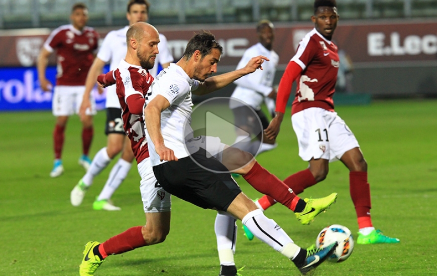 Titulaire pour la première fois depuis le 4 mars, Nicolas Seube - qui devait évoluer en sentinelle - a glissé en latéral droit après la sortie sur blessure de Romain Genevois. ©FC Metz