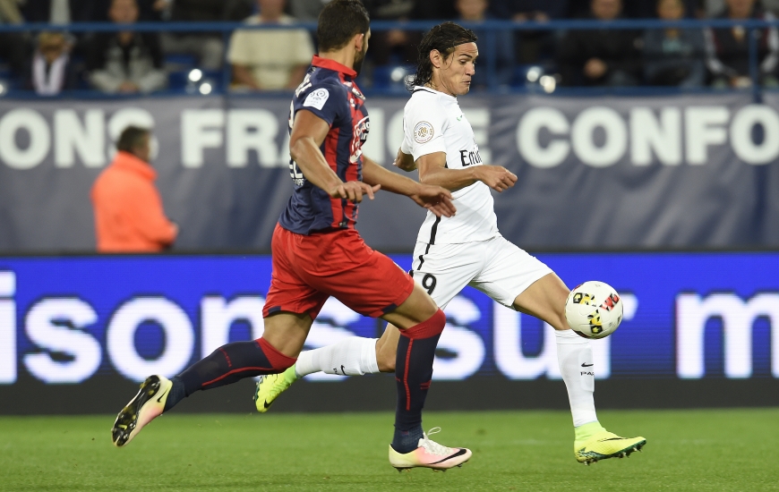 Syam Ben Youssef et toute la défense caennaise ont énormément souffert face à Edinson Cavani, auteur de son premier quadruplé depuis son arrivée en France.