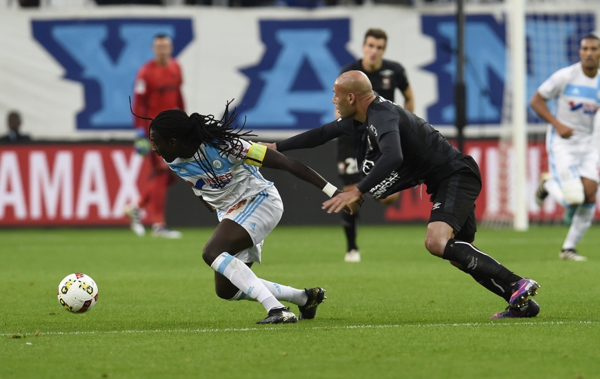 Sur l'action amenant le but de l'OM grâce à une passe décisive de Bafétimbi Gomis, Alaeddine Yahia était resté au sol à cause d'une charge marseillaise.