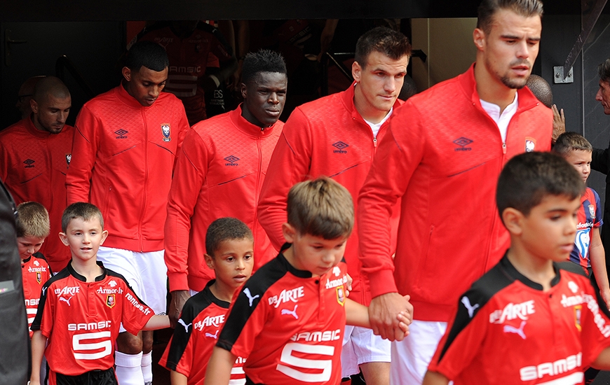 Un mois après sa blessure à la cuisse droite, Romain Genevois - ici, entre Damien Da Silva, Ivan Santini, Ronny Rodelin et Vincent Bessat - réintègre le groupe caennais pour la réception du Stade Rennais.