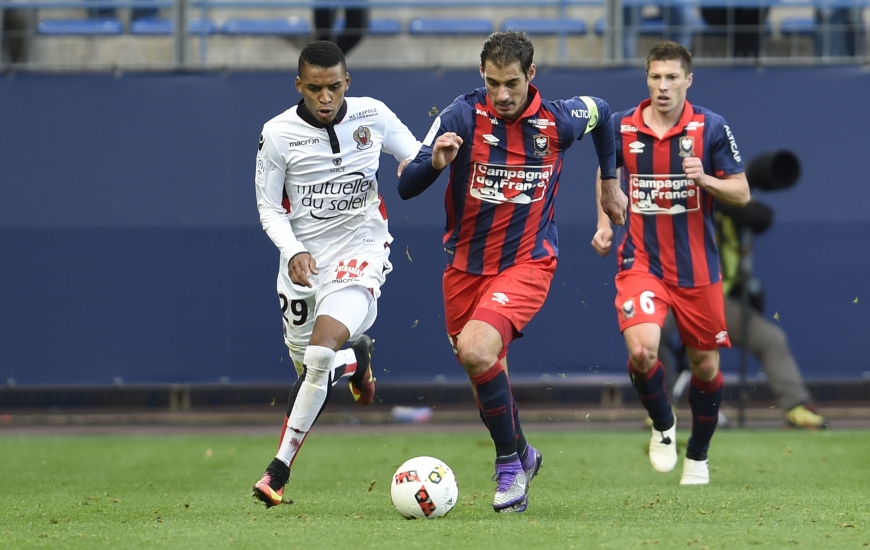 En l'absence de Julien Féret qui jouera avec la réserve, le milieu de terrain composé de Nicolas Seube, Jonathan Delaplace et Jean-Victor Makengo pourrait être reconduit.