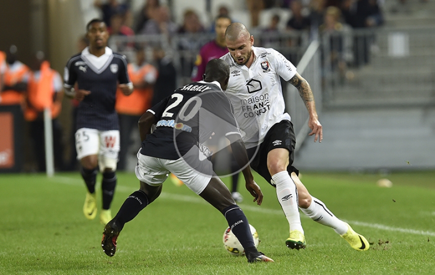 Sur une frappe croisée dans les arrêts de jeu, Vincent Bessat aurait pu offrir les trois points de la victoire au SMC, mais Cédric Carrasso, le gardien bordelais, s'est interposé.