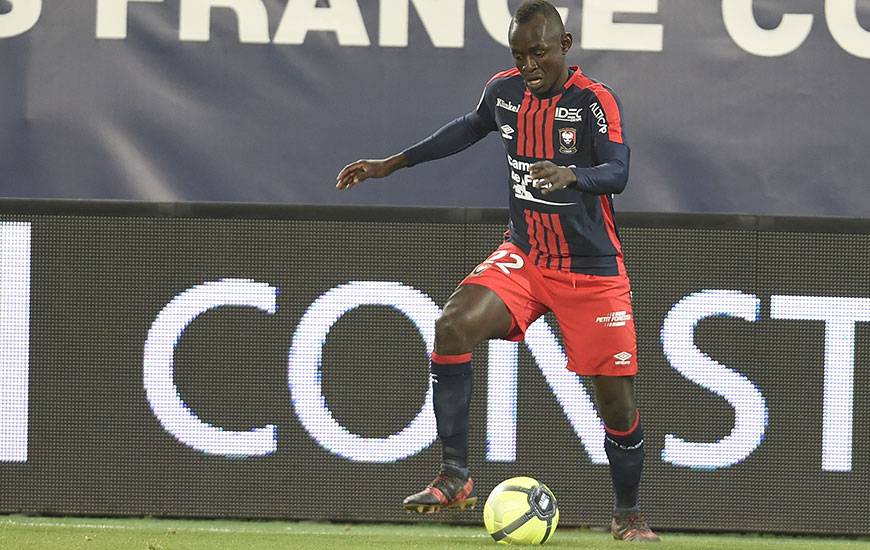 Souffrant d'une pupalgie, Adama Mbengue ne devrait pas refouler les pelouses de Ligue 1 avant le 20 février.